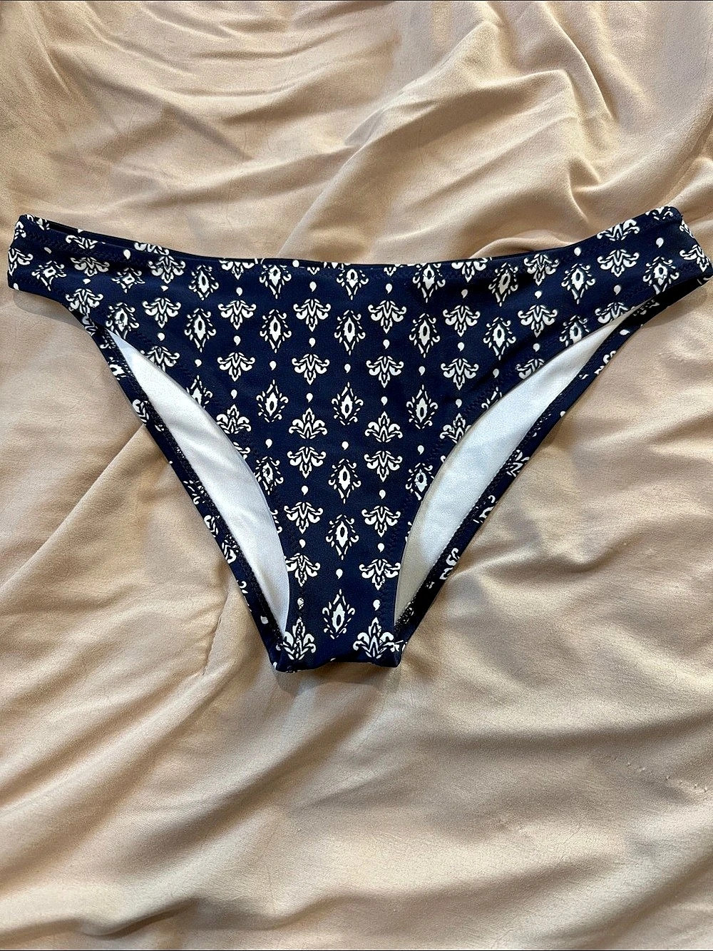 Cupshe Blue & White Patterned Bikini Bottom Size Small Like New